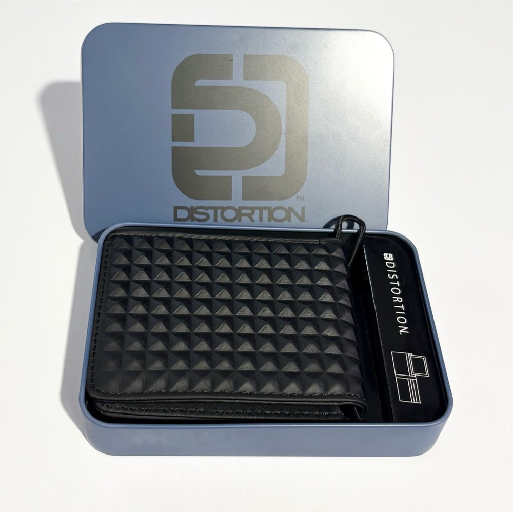 Distortion Men’s Bifold Black Studded Wallet New In Box Great Gift